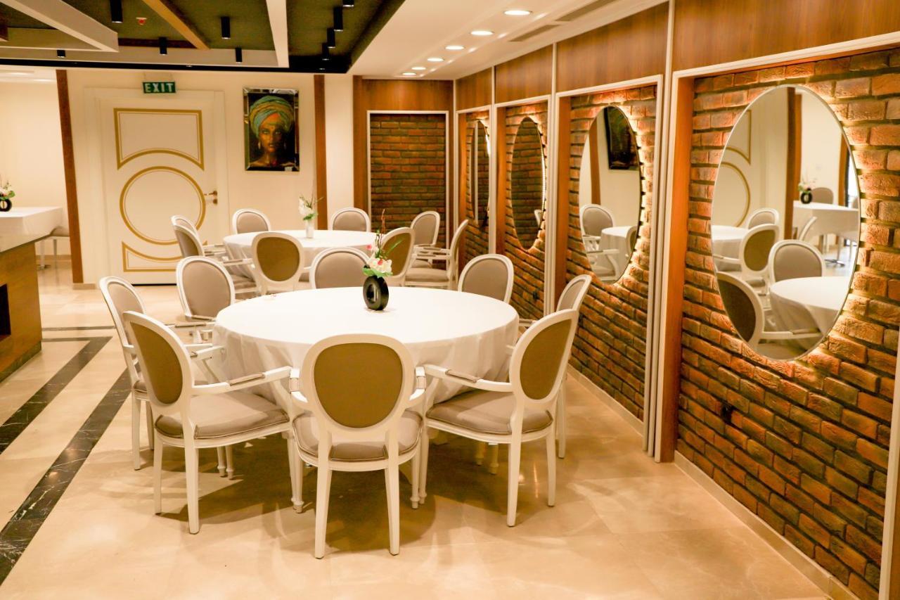 United Hotel International Yaounde Bagian luar foto