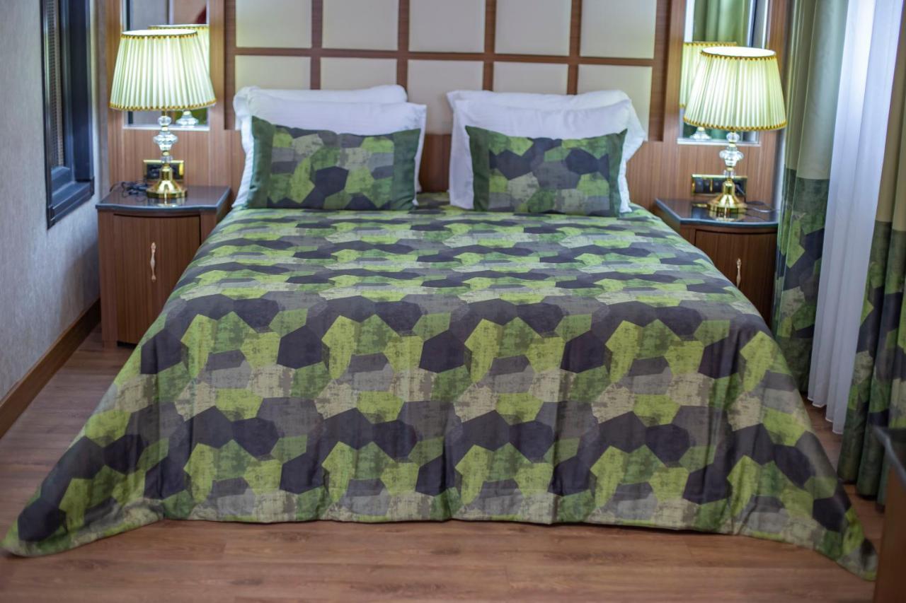 United Hotel International Yaounde Bagian luar foto