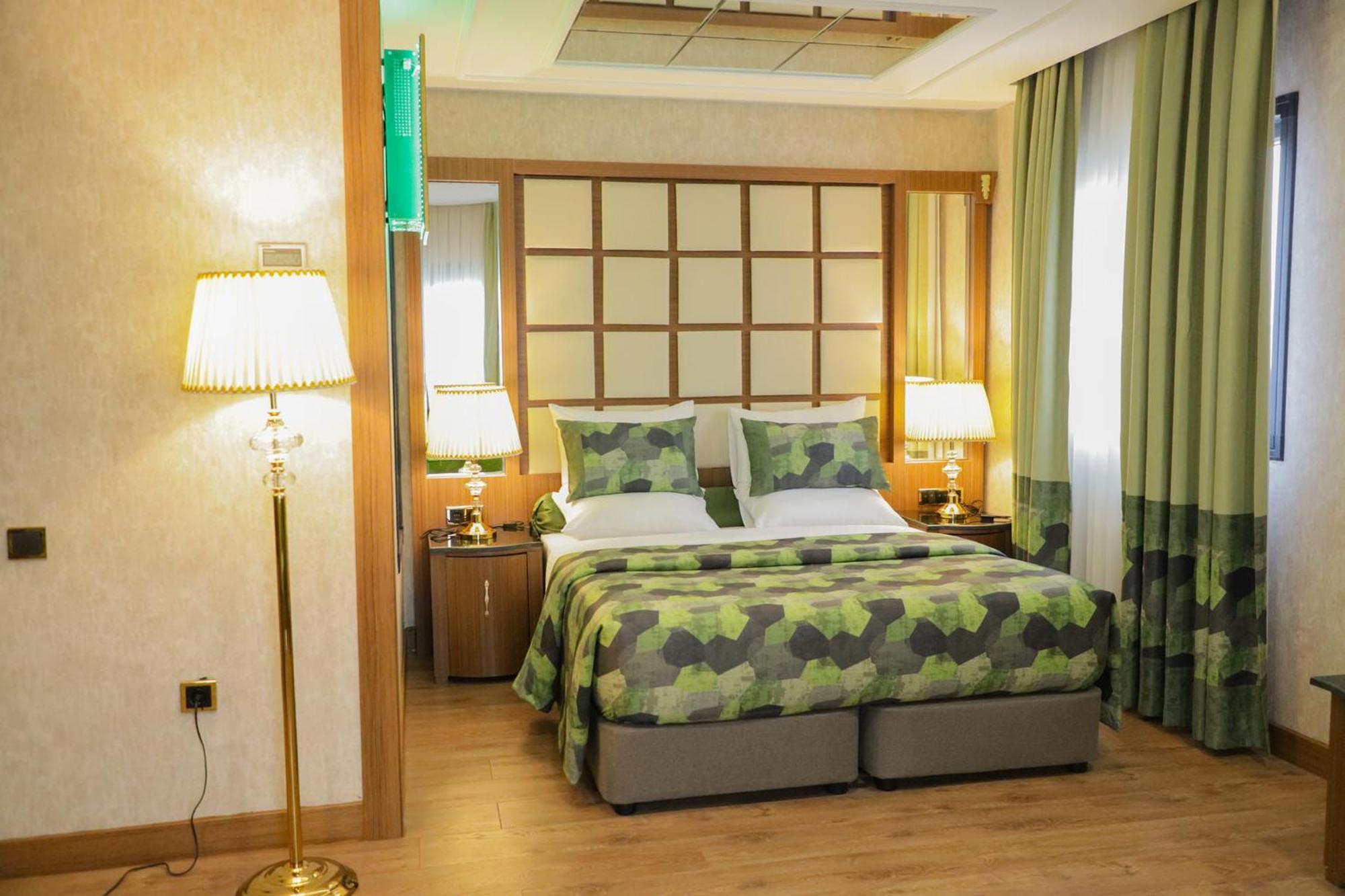 United Hotel International Yaounde Bagian luar foto