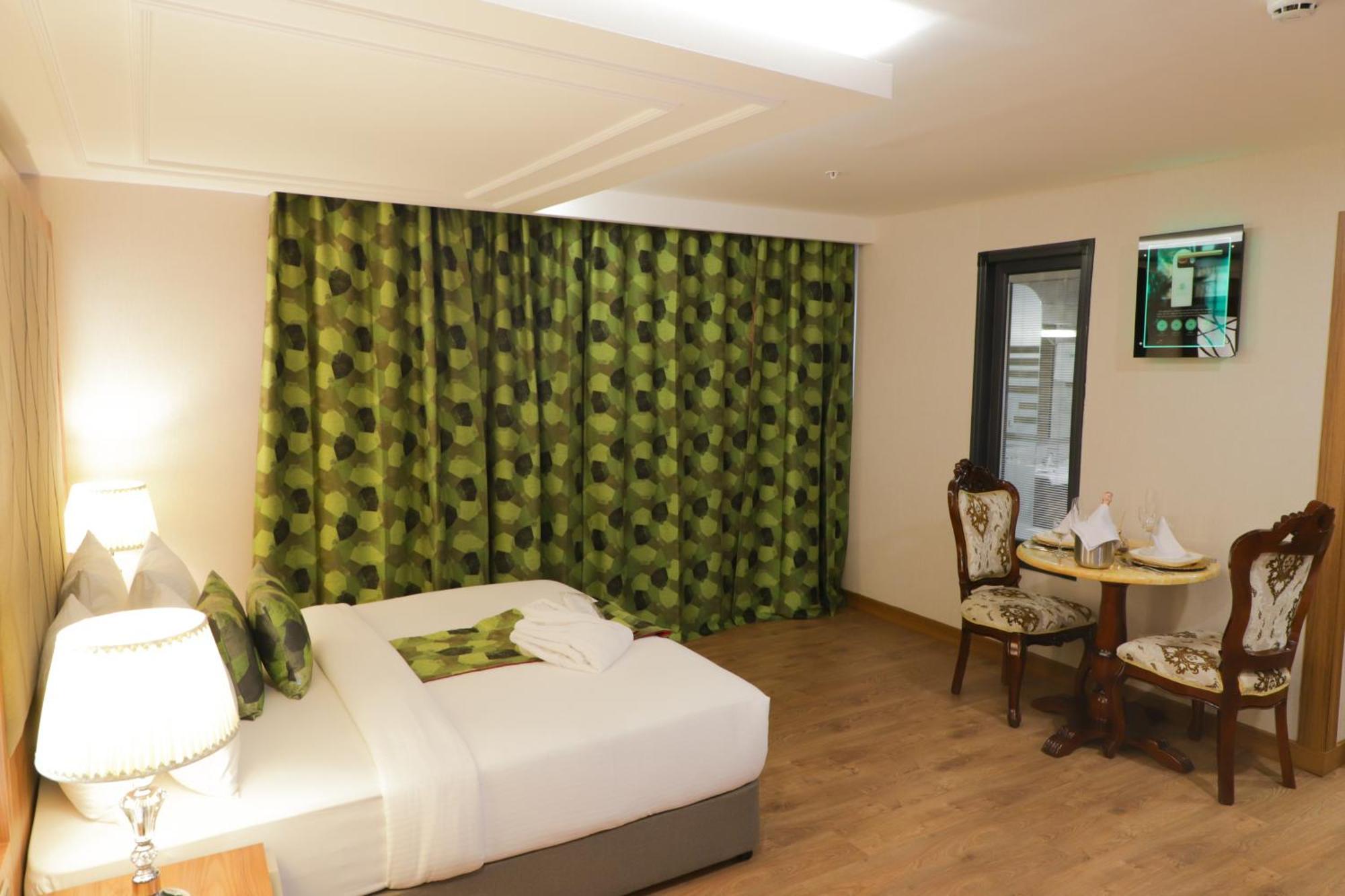 United Hotel International Yaounde Bagian luar foto