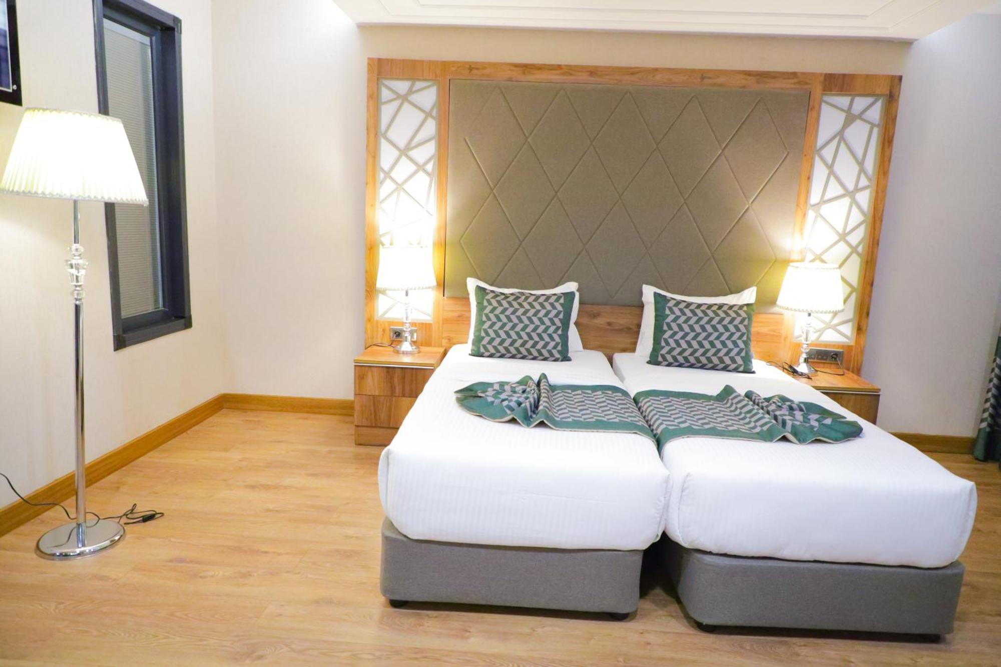 United Hotel International Yaounde Bagian luar foto