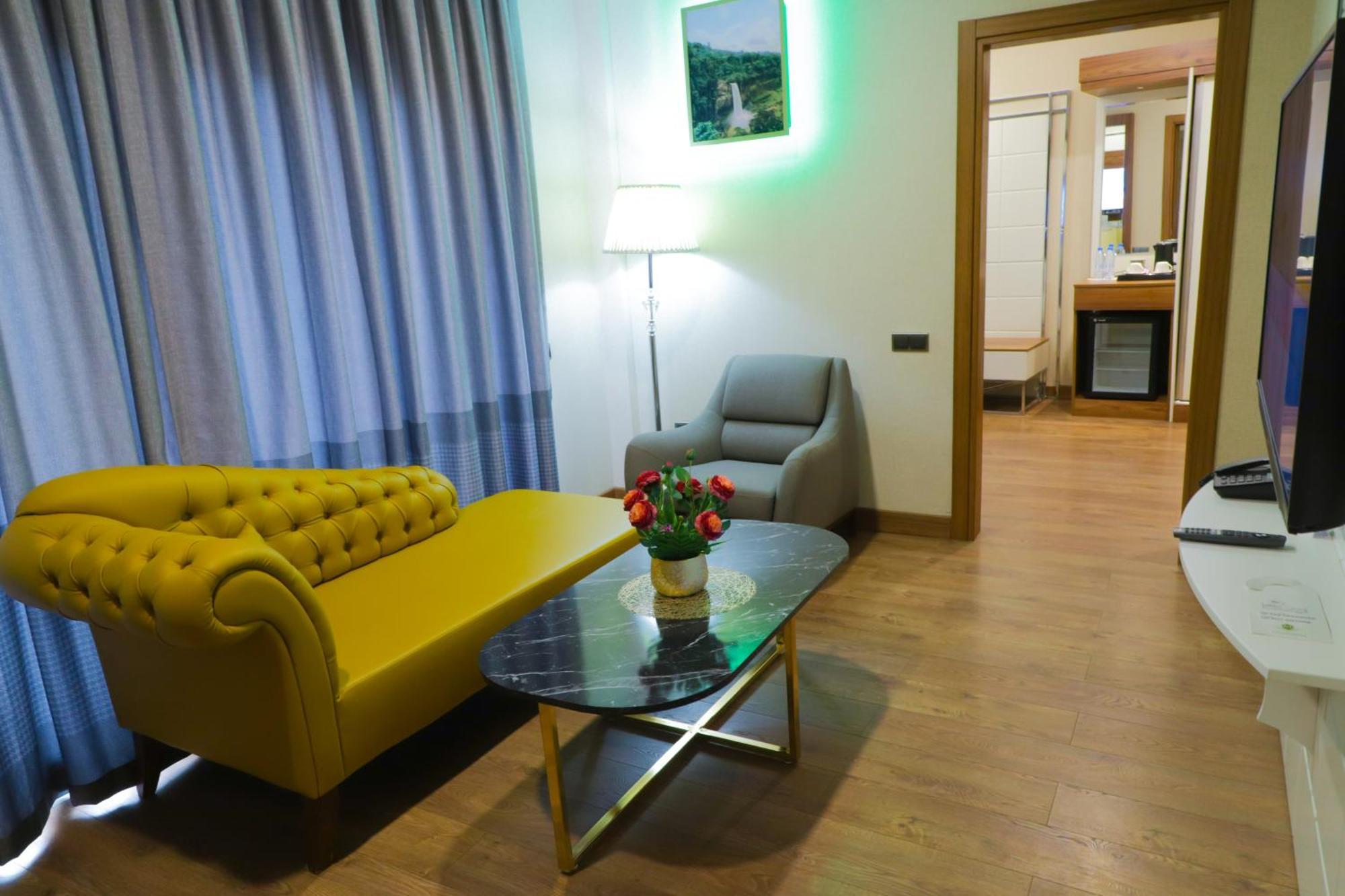 United Hotel International Yaounde Bagian luar foto