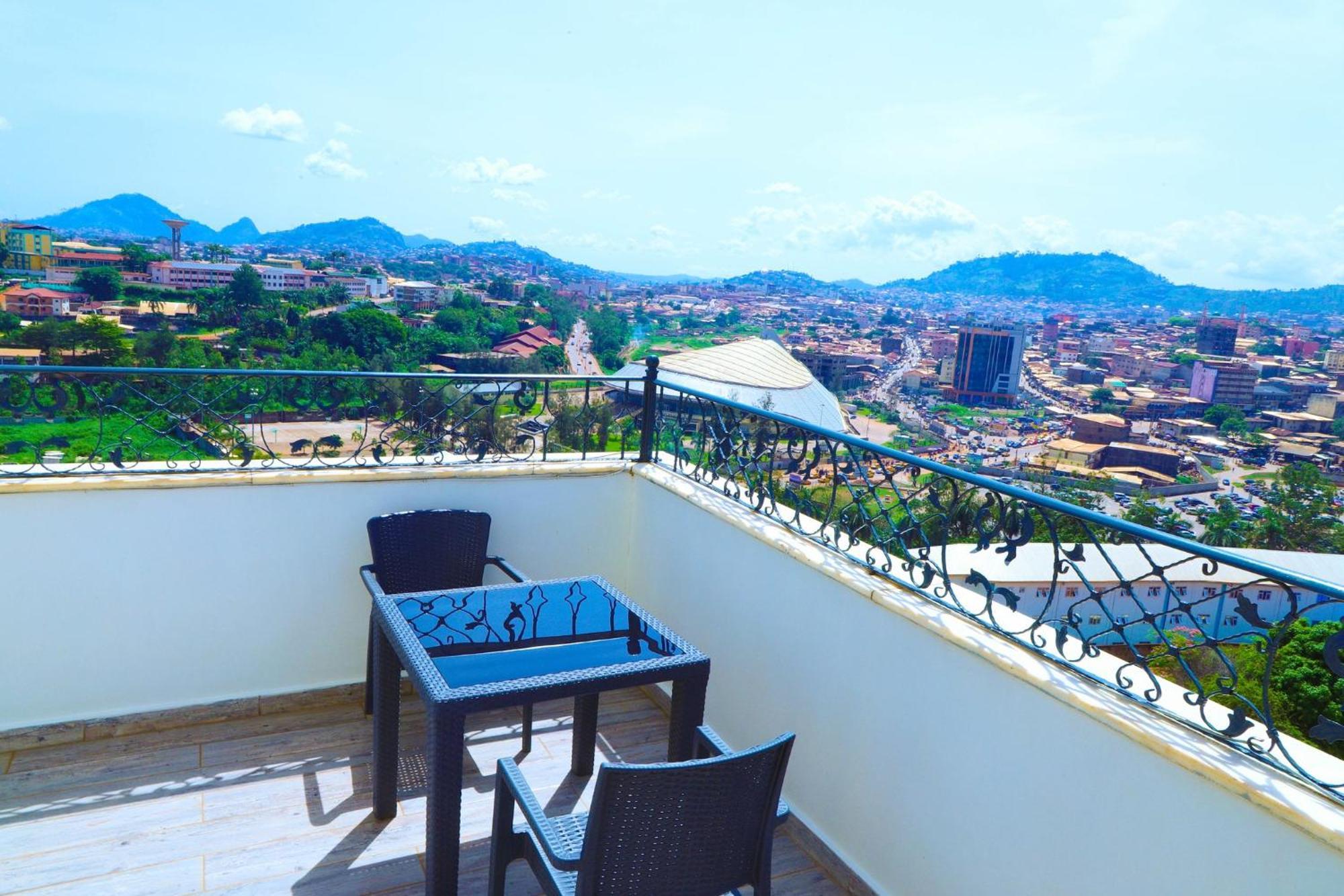 United Hotel International Yaounde Bagian luar foto